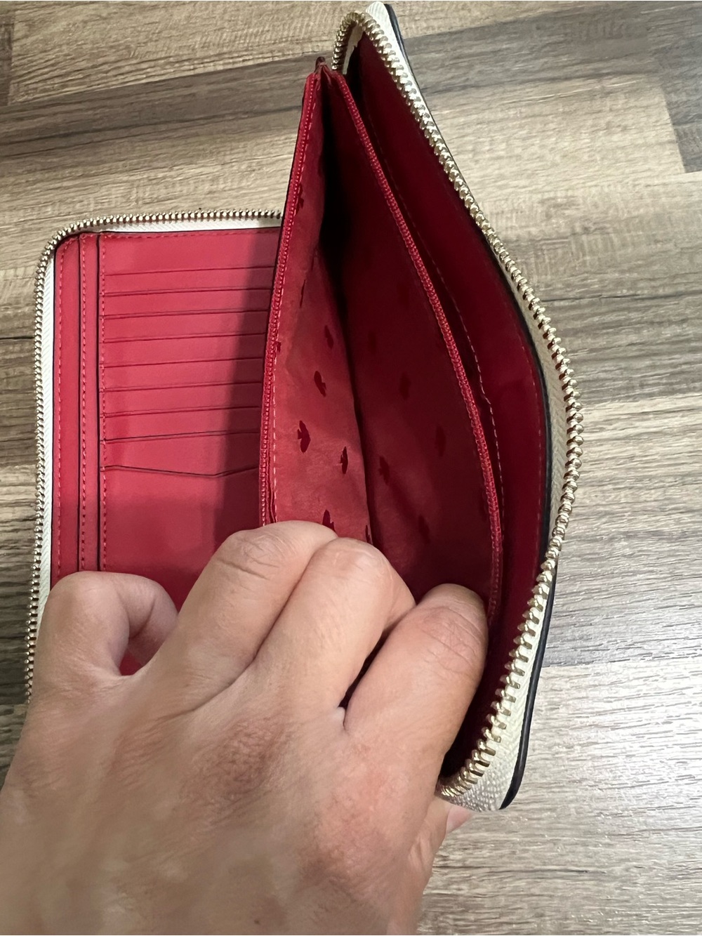 kate spade cream wristlet with red ladybug print - Picture 9 of 11